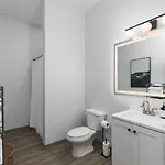 Modern Comfort Only 2 Mile To Downtown Broadway Nashville