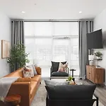 Modern Comfort Only 2 Mile To Downtown Broadway