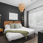 Modern Comfort Only 2 Mile To Downtown Broadway