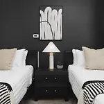 Modern Comfort Only 2 Mile To Downtown Broadway Apartment