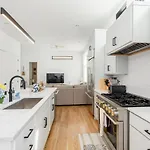 Holiday home Extra Spacious 4 Bed / 4.5 Bath Music Row
