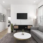 Near Downtown Broadway & Stadium - Free Parking Apartment *