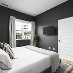 Apartment Near Downtown Broadway & Stadium - Free Parking *