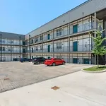Apartment Near Downtown Broadway & Stadium - Free Parking