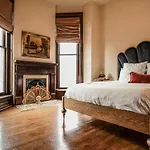 Henrie House I Luxury 4Br Downtown Historic Gem With Library & Patio