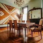 Henrie House I Luxury 4br Downtown Historic Gem With Library & Patio Holiday home Nashville