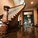 Holiday home Henrie House I Luxury 4br Downtown Historic Gem With Library & Patio *