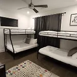 Vibe/3 Miles 2broadway/11 Bds Holiday home