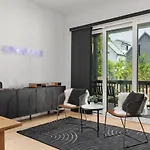 Huge Rooftop Patio At Stunning Spacious House