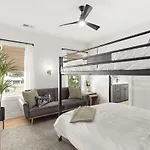Holiday home Huge Rooftop Patio At Stunning Spacious House Nashville