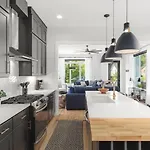 Huge Rooftop Patio At Stunning Spacious House *
