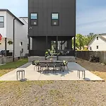 Huge Rooftop Patio At Stunning Spacious House Holiday home Nashville