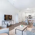 Modern Apartment In Prime Location Id9014X95
