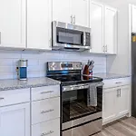 Modern Apartment In Prime Location Id9014X95