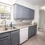 Apartment Elegant 3 Bedroom Apt With Free Parking And Balcony Nashville