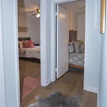 Elegant 3 Bedroom Apt With Free Parking And Balcony * Nashville