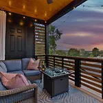 Urban Oasis: Modern Luxury Near Downtown Nashville