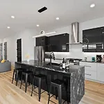 Urban Oasis: Modern Luxury Near Downtown
