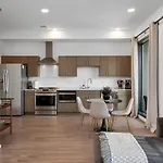 Gulch With Pool Gym Private Patio & Garage Holiday home