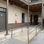 Walk To Vanderbilt And Belmont - Shuffle Board And Free Parking Holiday home