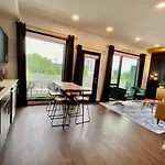 Chic Modern Pool, Patio, Parking