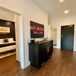 Chic Modern Pool, Patio, Parking Nashville