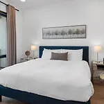 Gulch With Pool Gym Private Patio & Garage Holiday home