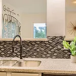 With Pool And Free Parking Walk Downtown & Germantown Apartment *