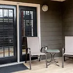 Downtown Condo, Walk To Broadway With Free Parking Apartment