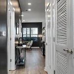 Walk To Vanderbilt And Belmont - Shuffle Board And Free Parking Holiday home