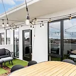 Stunning River View Walk To Downtown Rooftop Patio Apartment Nashville
