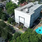 Famous Music Row 1 Bedroom With Free Parking And Pool