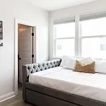 Holiday home Diamond Retreat Townhome With Garage 3 Mi To Downtown Nashville