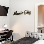 Star Retreat Townhome With Garage 3 Miles To Downtown Holiday home