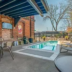 Holiday home One-of-a-kind! Roll Up Garage Door-pool, Speakeasy *