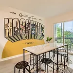 With Pool And Free Parking Walk Downtown & Germantown Apartment Nashville