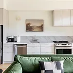 Holiday home Luxury By Music Row Belmont Vanderbilt Free Parking