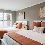 Downtown Condo, Walk To Broadway With Free Parking Apartment Nashville