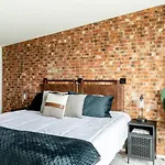 Stunning River View Walk To Downtown Rooftop Patio Apartment *