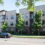 Holiday home Walk To Vanderbilt And Belmont - Shuffle Board And Free Parking
