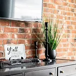 Apartment Stunning River View Walk To Downtown Rooftop Patio *