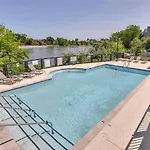 Walk To Downtown Broadway With Pool, Parking And Patio *