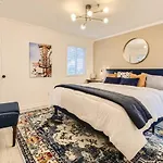 With Pool And Free Parking Walk Downtown & Germantown Apartment Nashville