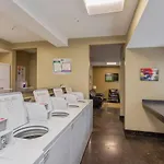 With Pool And Free Parking Walk Downtown & Germantown Apartment *