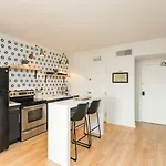 Music Holiday, On Music Row, Has Pool & Free Parking * Nashville