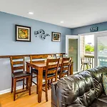 Riverfront View Near Downtown, Walk To Restaurants