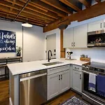 Regal Retreat In Pool Gym Free Parking Holiday home Nashville