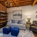 Regal Retreat In Pool Gym Free Parking *