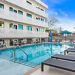 Unique With Pool, Patio, Parking Holiday home *