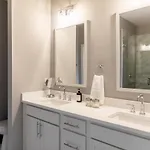 Star Retreat Townhome With Garage 3 Miles To Downtown Holiday home *